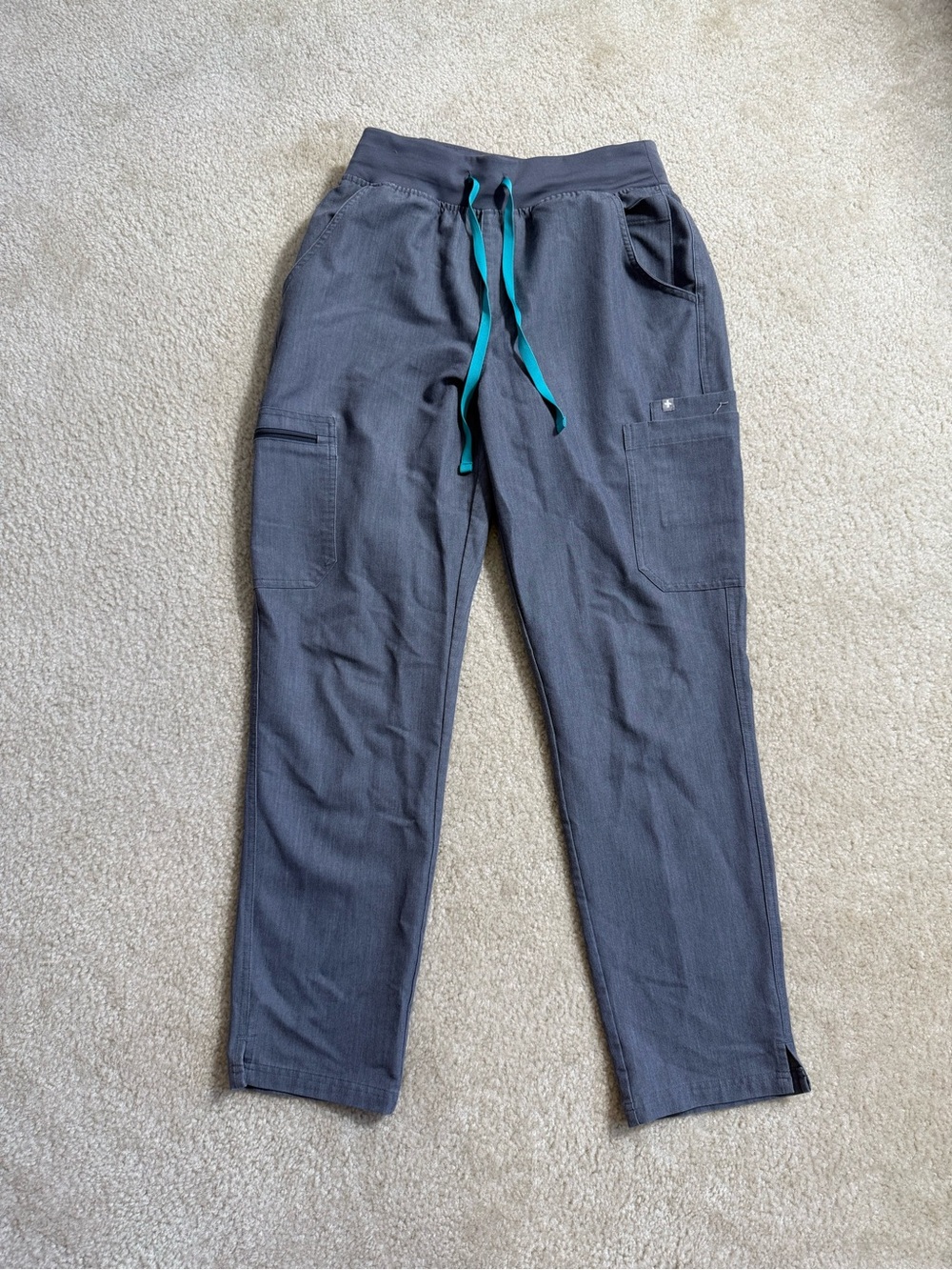 Woman’s Gray Yola Scrub Pants with Teal Drawstring